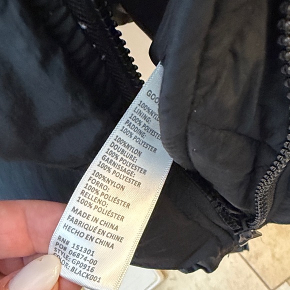 Good American GOOD AMERICAN CROPPED PUFFER JACKET Size 2 - Picture 7 of 7